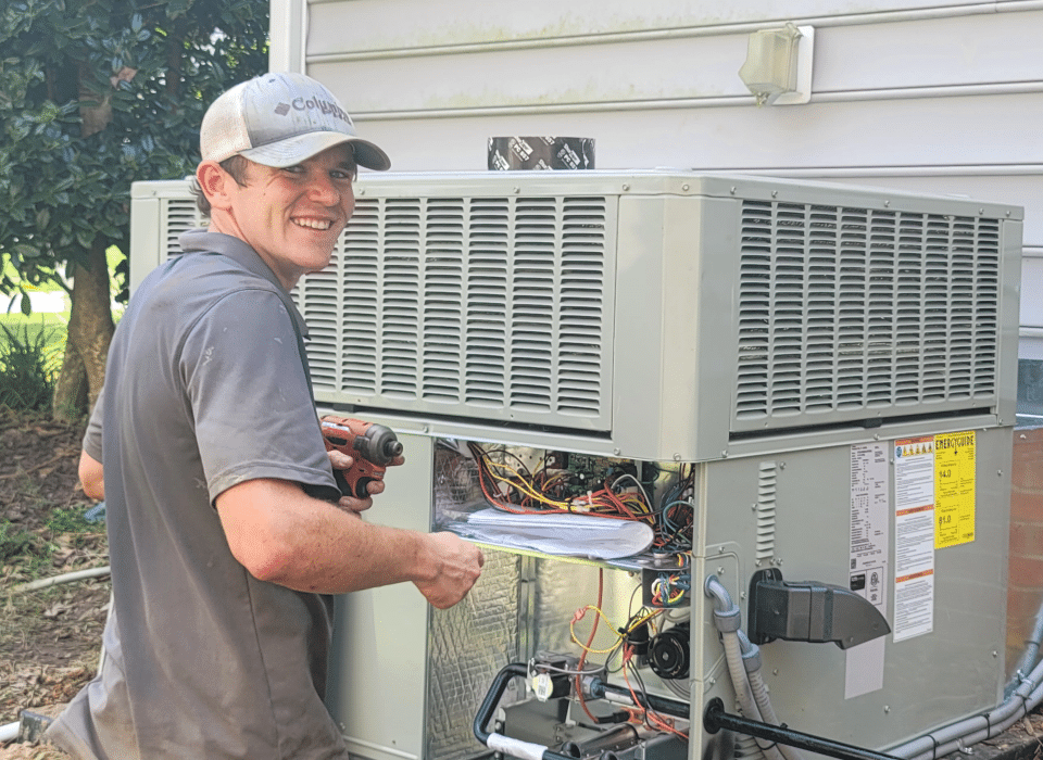 Smiling Technician Repairing Ac Unit1